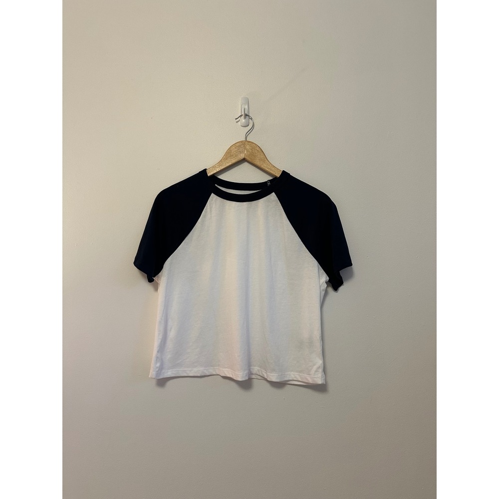 Old Navy Everywear Cropped Raglan Baseball Tee in White and Navy Blue | Medium